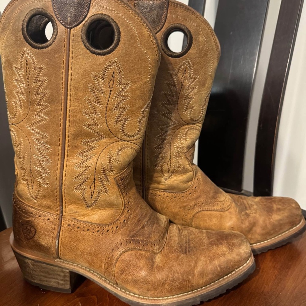 Men’s Ariat boots. 7.5